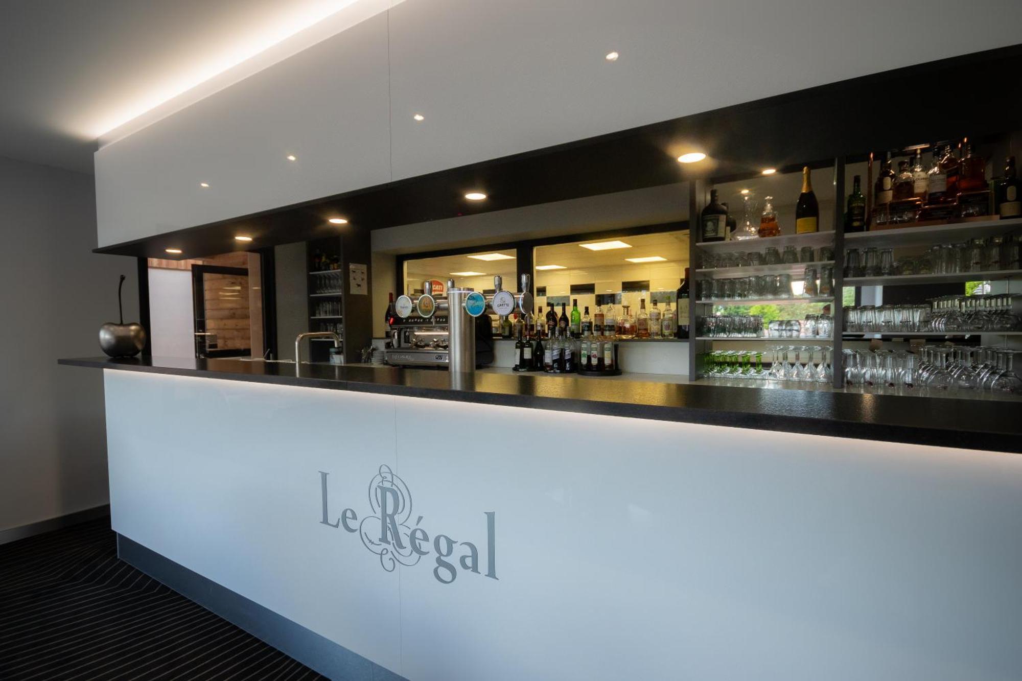 Logis Hotel Le Regal & Spa 생디에데보주 외부 사진