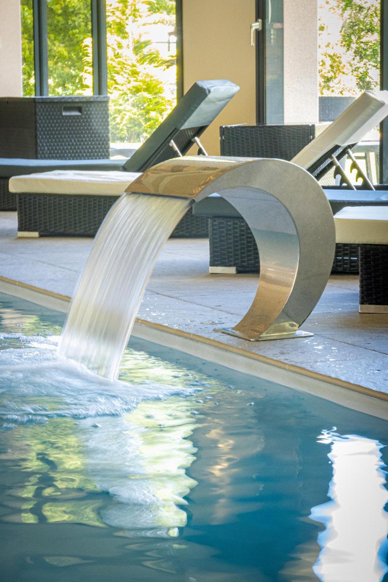 Logis Hotel Le Regal & Spa 생디에데보주 외부 사진
