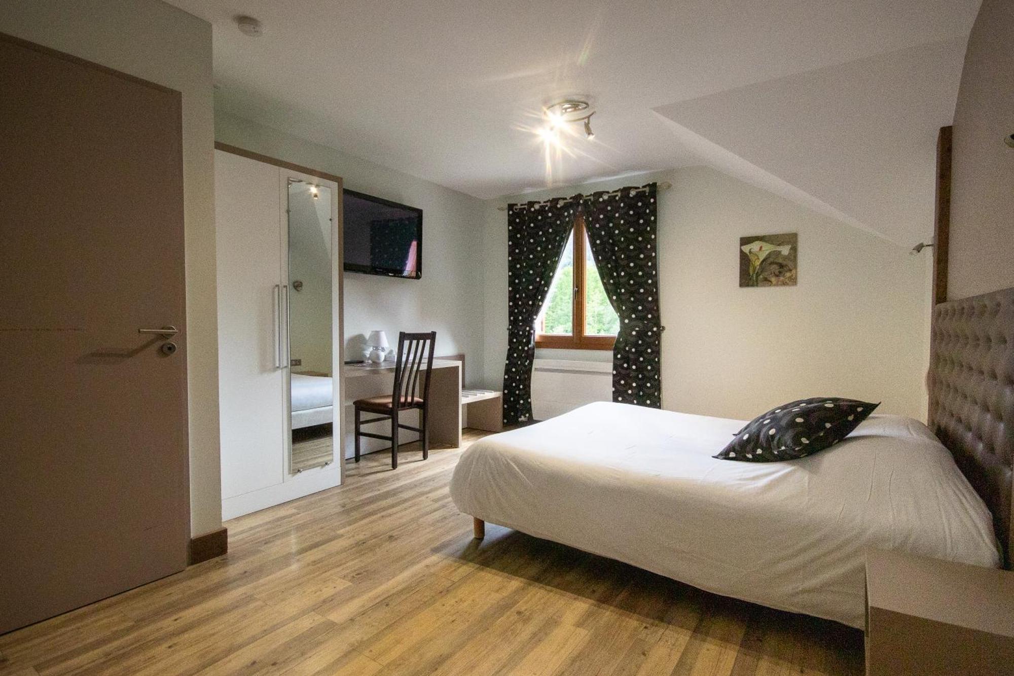 Logis Hotel Le Regal & Spa 생디에데보주 외부 사진