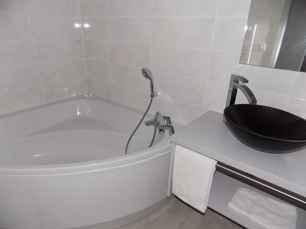 Logis Hotel Le Regal & Spa 생디에데보주 외부 사진
